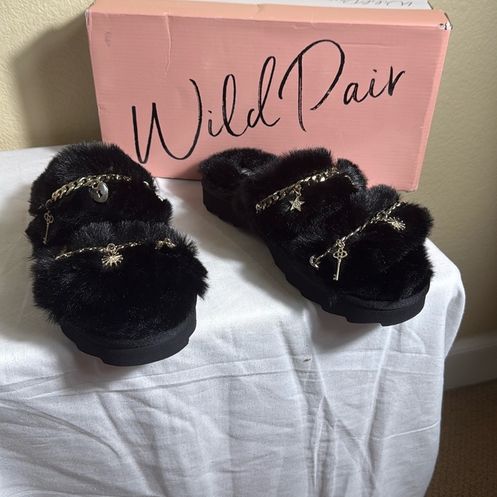 Wild Pair Black Furry Sandals with Chains